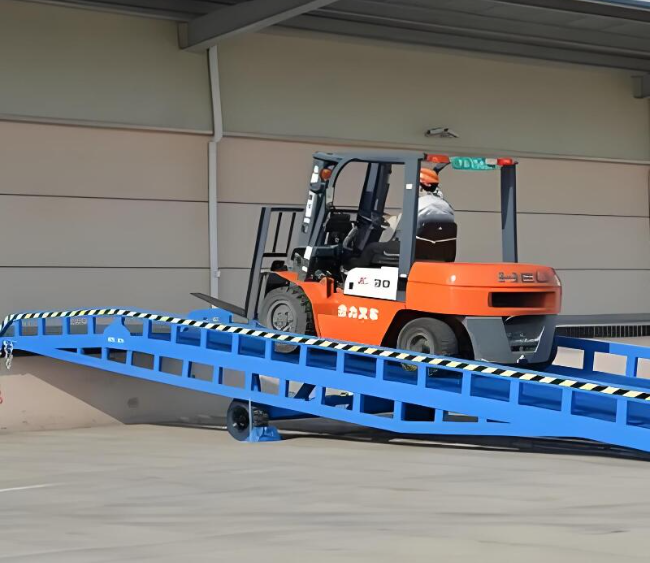 加查移动式卸货平台（叉车用）